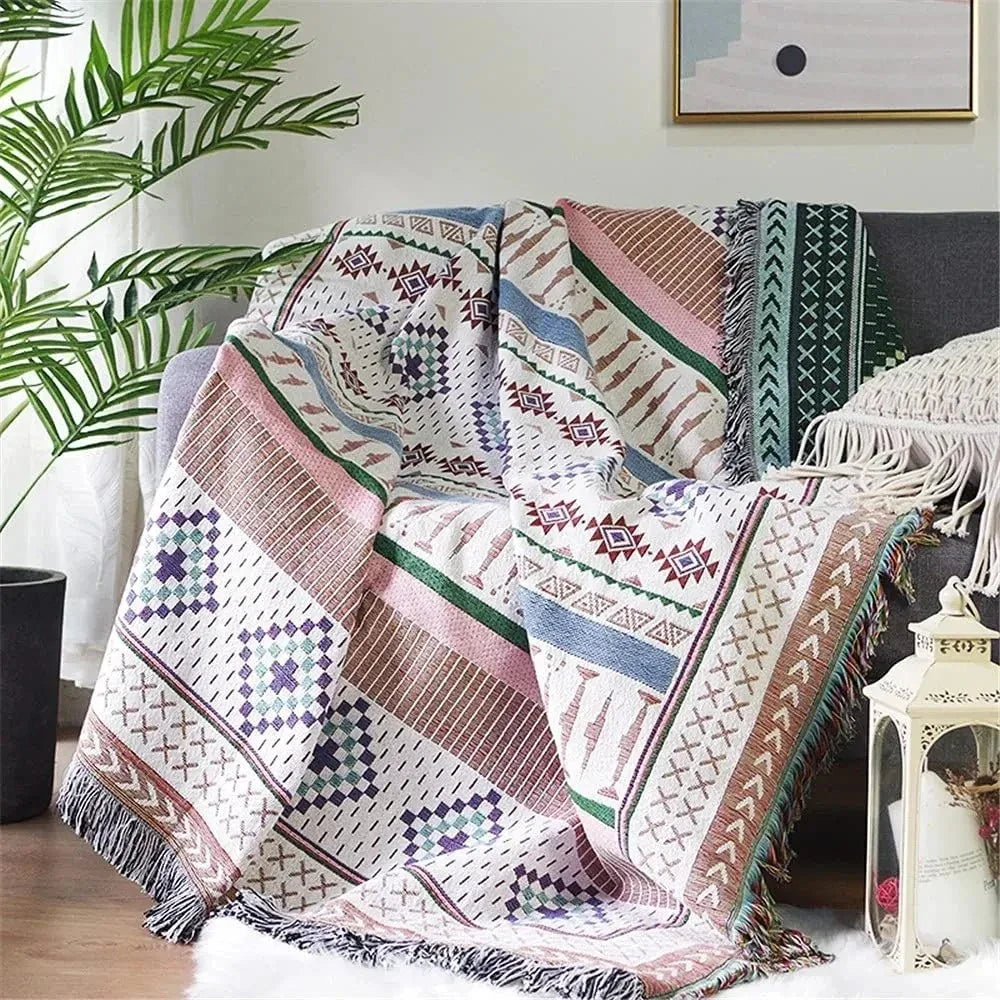 Värikäs jacquard-torkkupeitto — pehmeää puuvilla-polyesteriä, hapsut