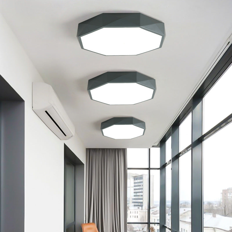 Abstrakt skandinavisk LED-plafond — varmvitt ljus