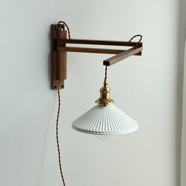 Lampă reglabilă din lemn — abajur rustic din ceramică, buton de pornire