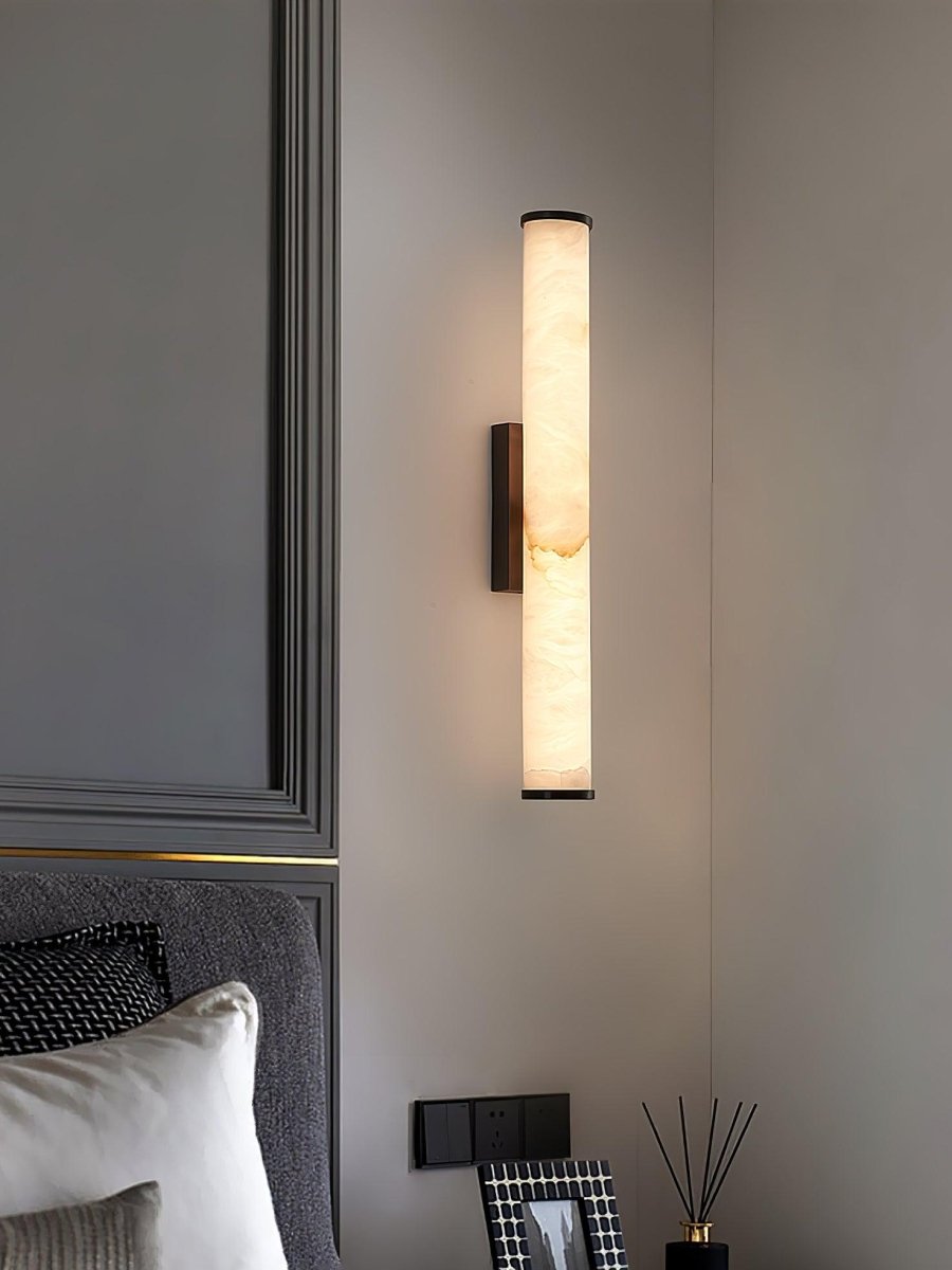 Moderne Wandleuchte mit Alabasterrohr – ein LED-Leuchtmittel