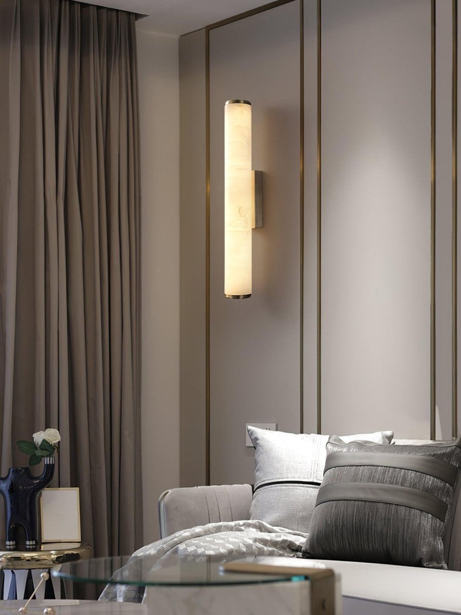 Moderne Wandleuchte mit Alabasterrohr – ein LED-Leuchtmittel
