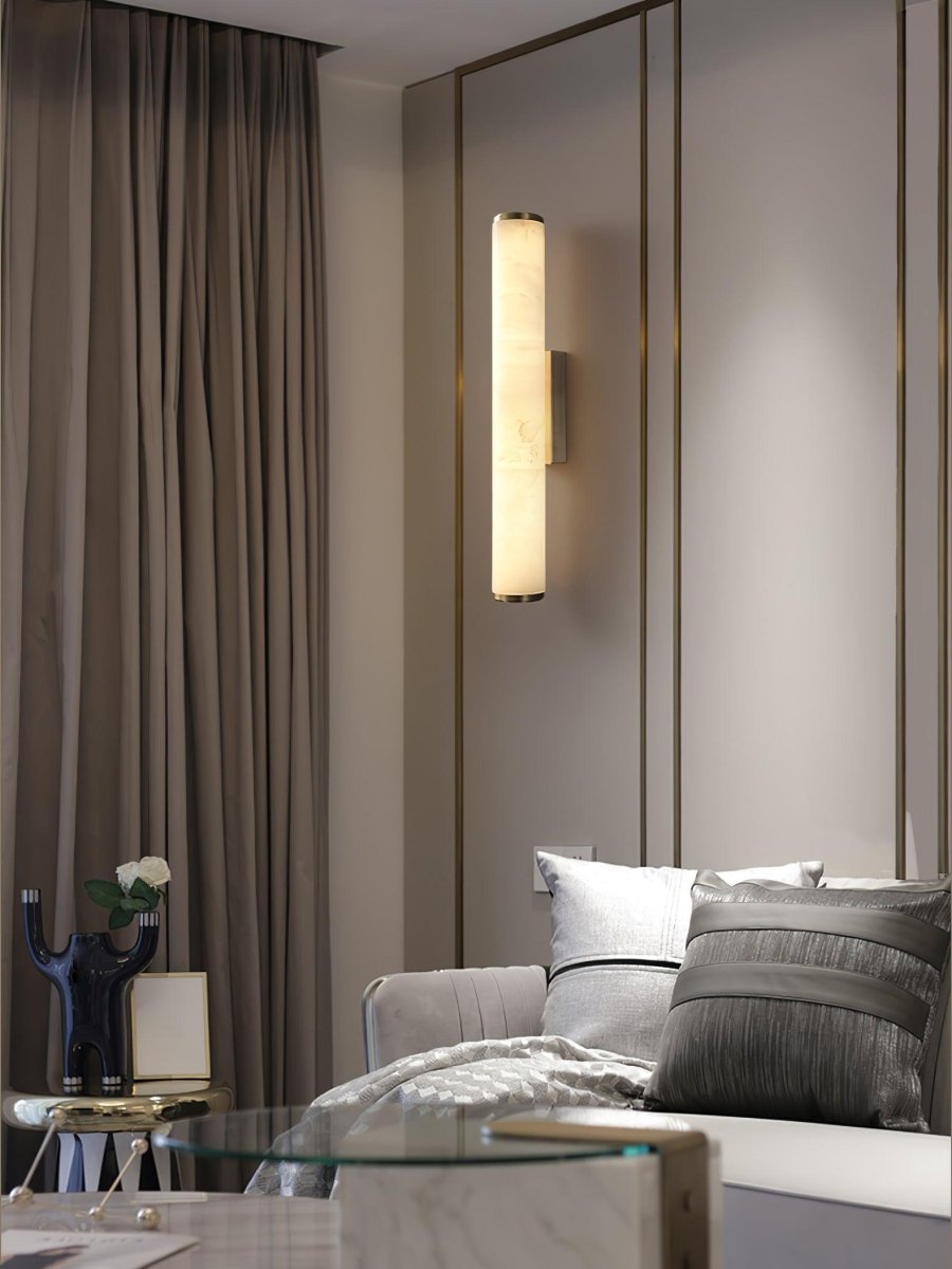 Moderne Wandleuchte mit Alabasterrohr – ein LED-Leuchtmittel