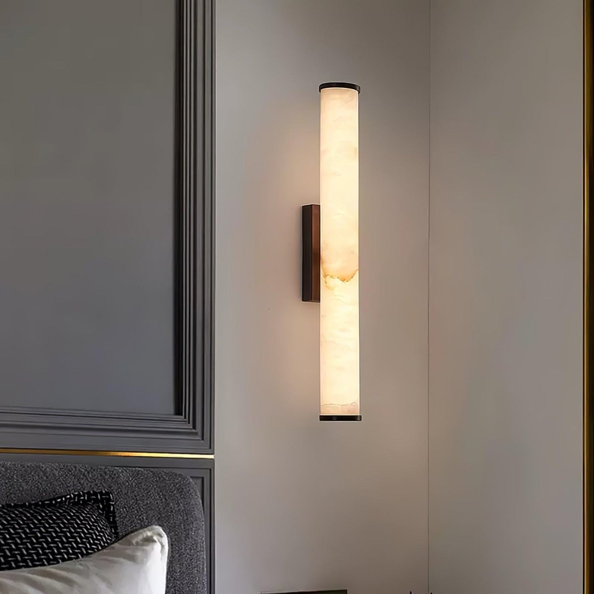 Moderne Wandleuchte mit Alabasterrohr – ein LED-Leuchtmittel