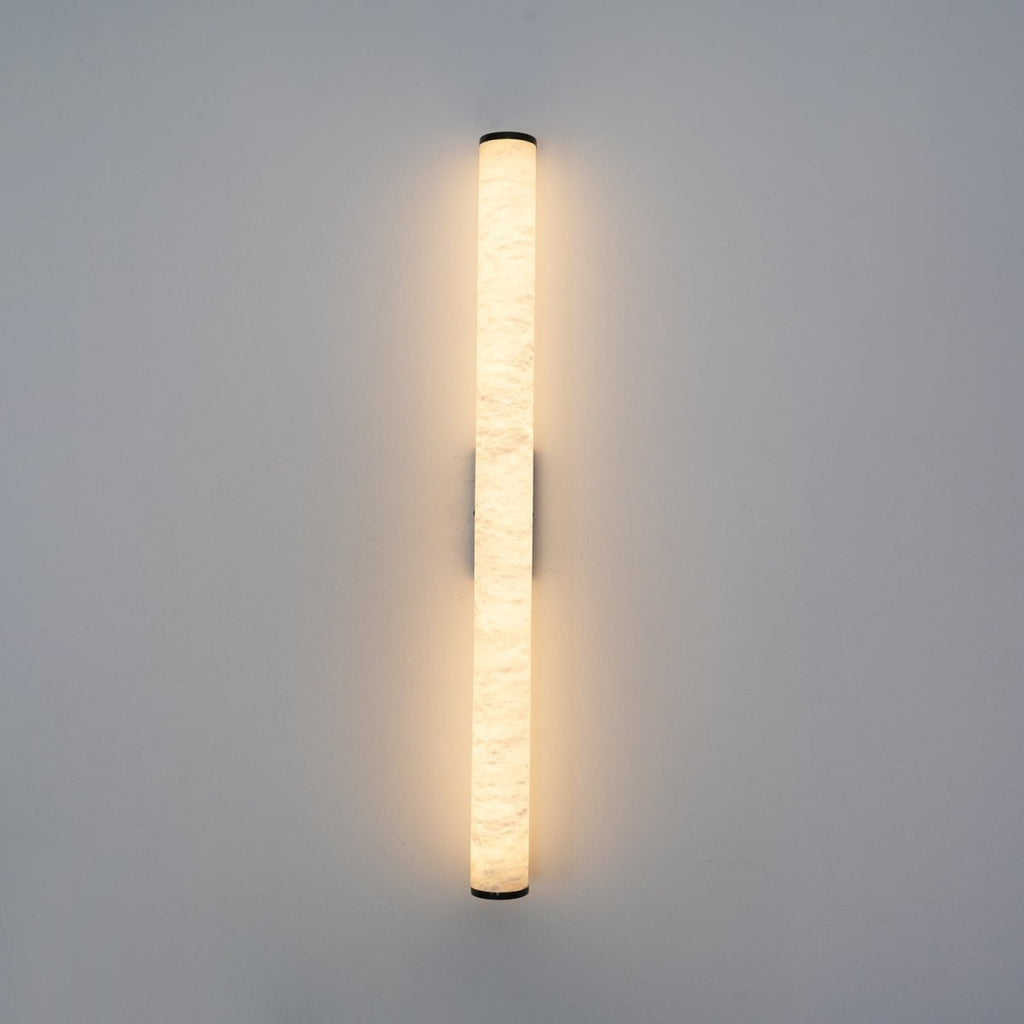 Moderne Wandleuchte mit Alabasterrohr – ein LED-Leuchtmittel