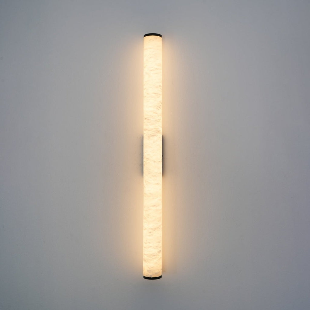 Moderne Wandleuchte mit Alabasterrohr – ein LED-Leuchtmittel