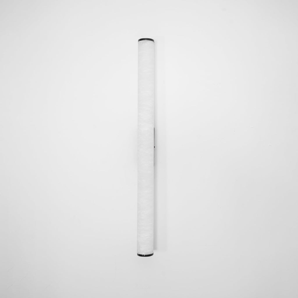 Moderne Wandleuchte mit Alabasterrohr – ein LED-Leuchtmittel