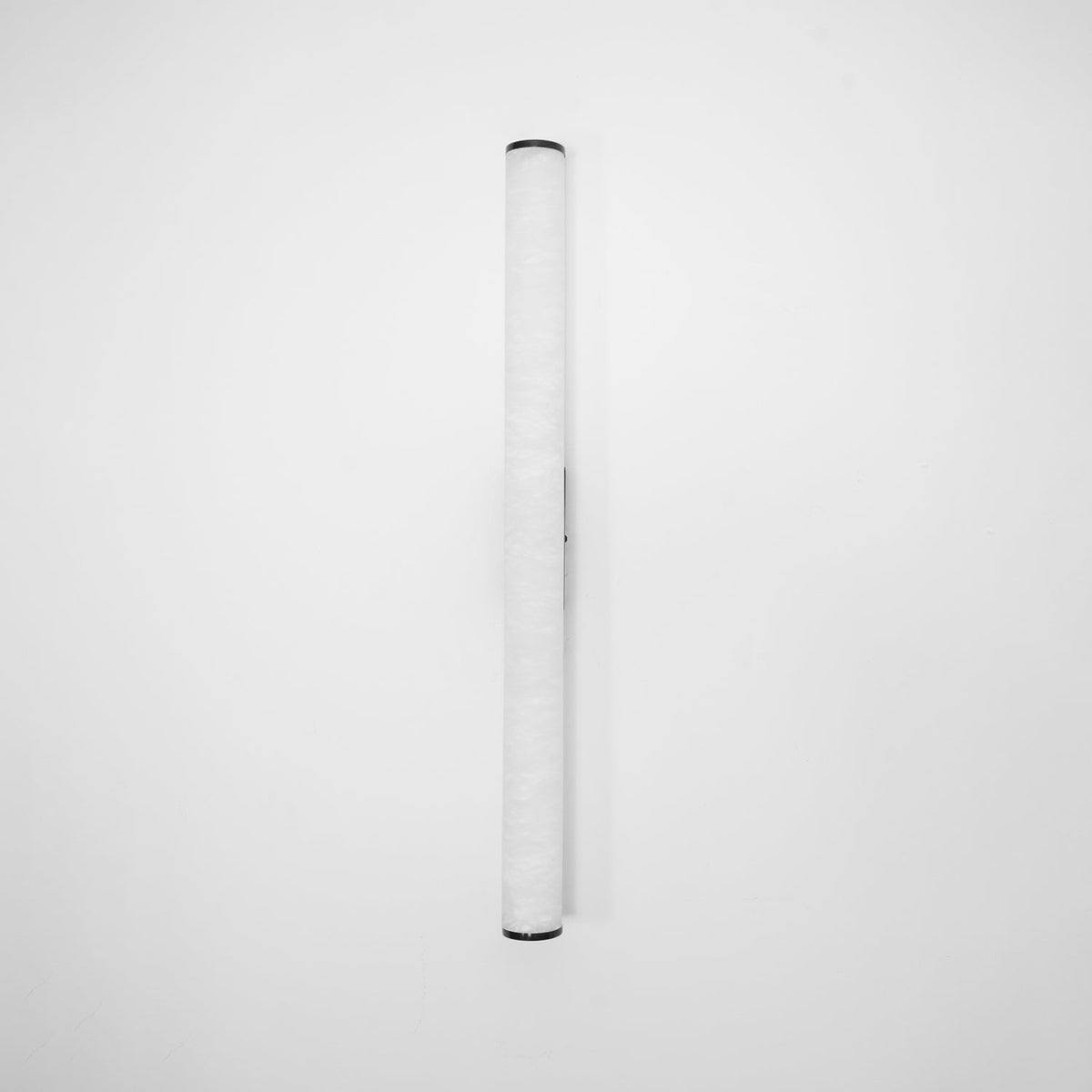 Moderne Wandleuchte mit Alabasterrohr – ein LED-Leuchtmittel