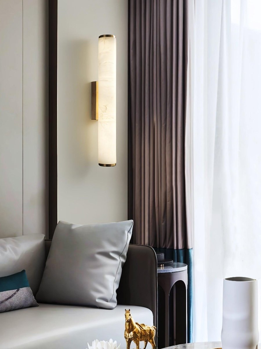 Moderne Wandleuchte mit Alabasterrohr – ein LED-Leuchtmittel