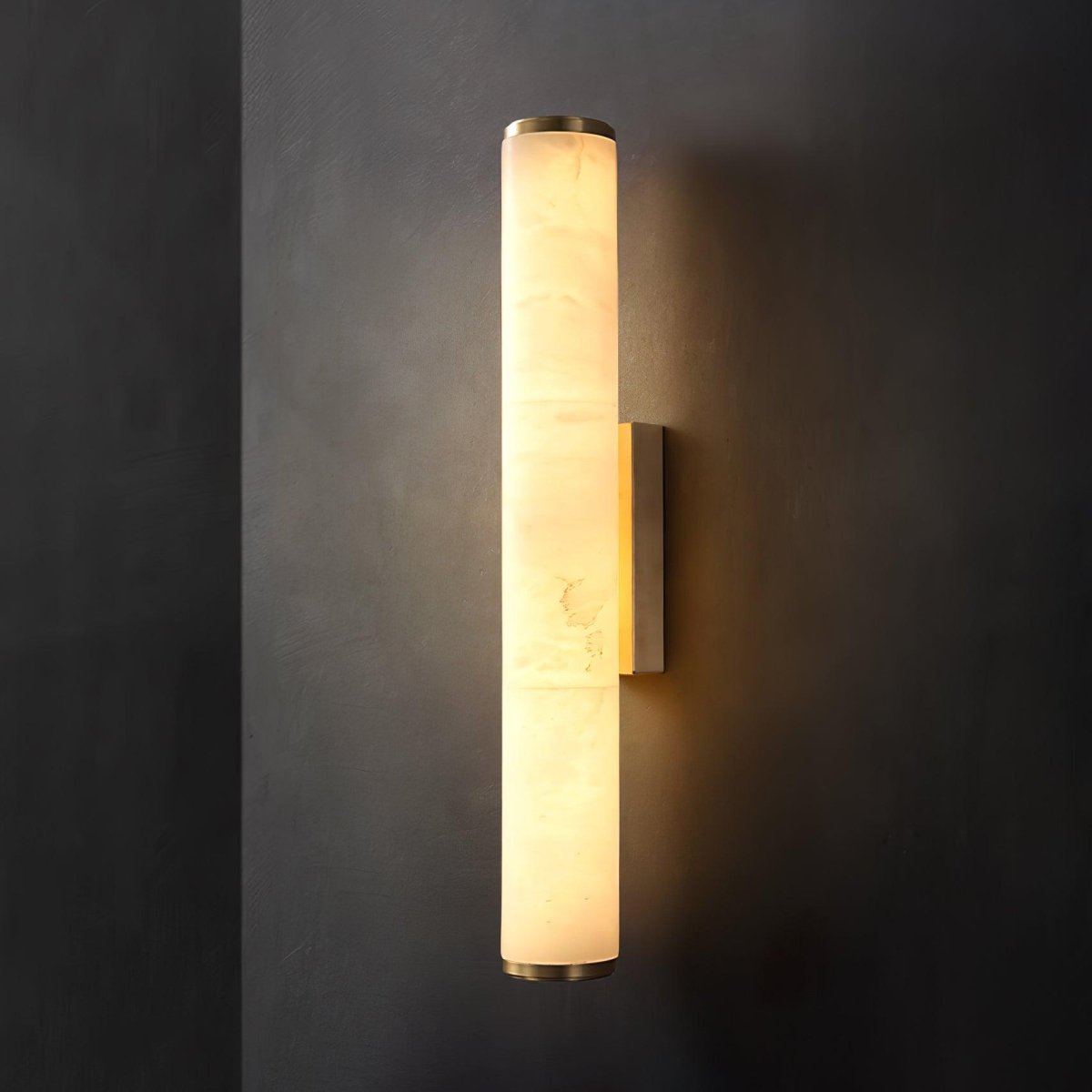 Moderne Wandleuchte mit Alabasterrohr – ein LED-Leuchtmittel