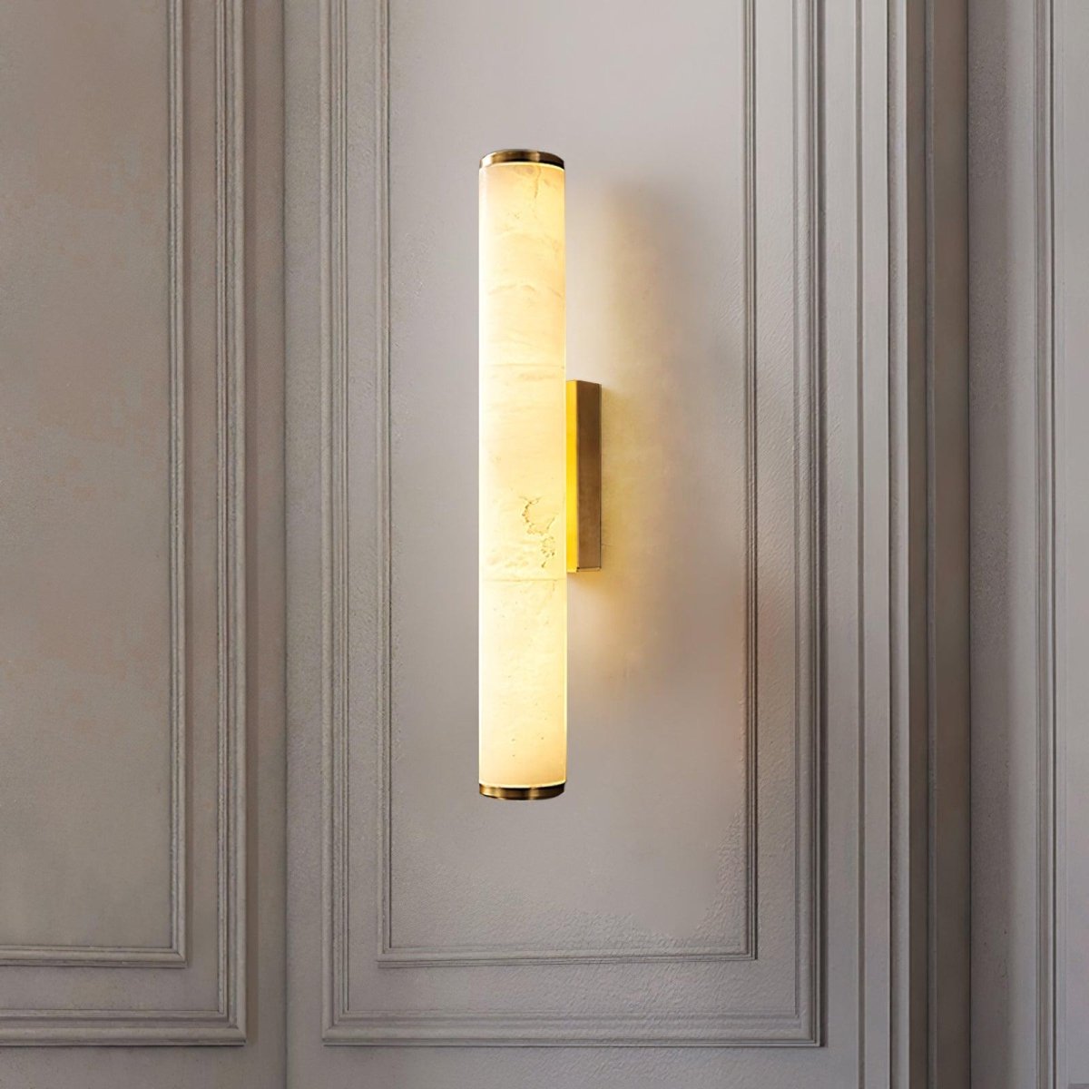 Moderne Wandleuchte mit Alabasterrohr – ein LED-Leuchtmittel