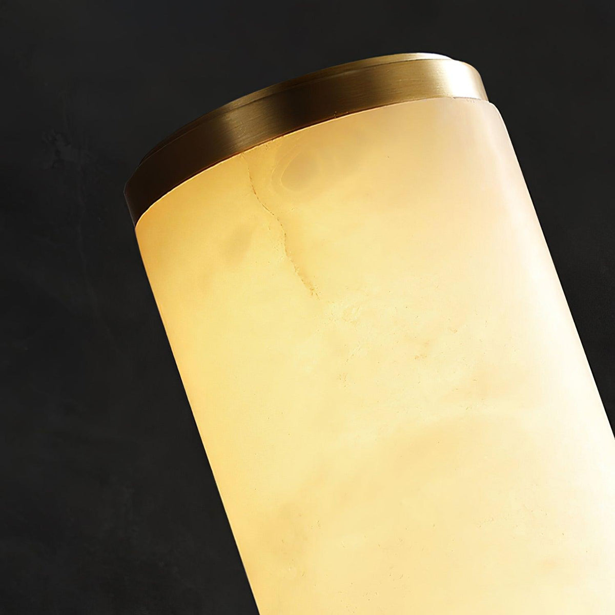 Moderne Wandleuchte mit Alabasterrohr – ein LED-Leuchtmittel