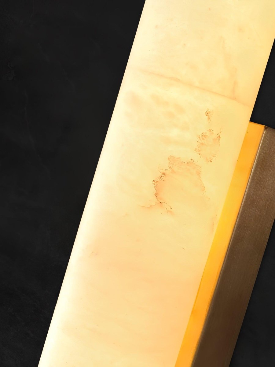 Moderne Wandleuchte mit Alabasterrohr – ein LED-Leuchtmittel