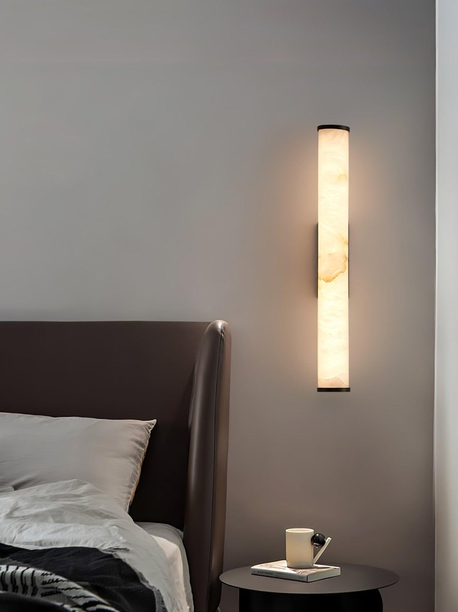 Moderne Wandleuchte mit Alabasterrohr – ein LED-Leuchtmittel