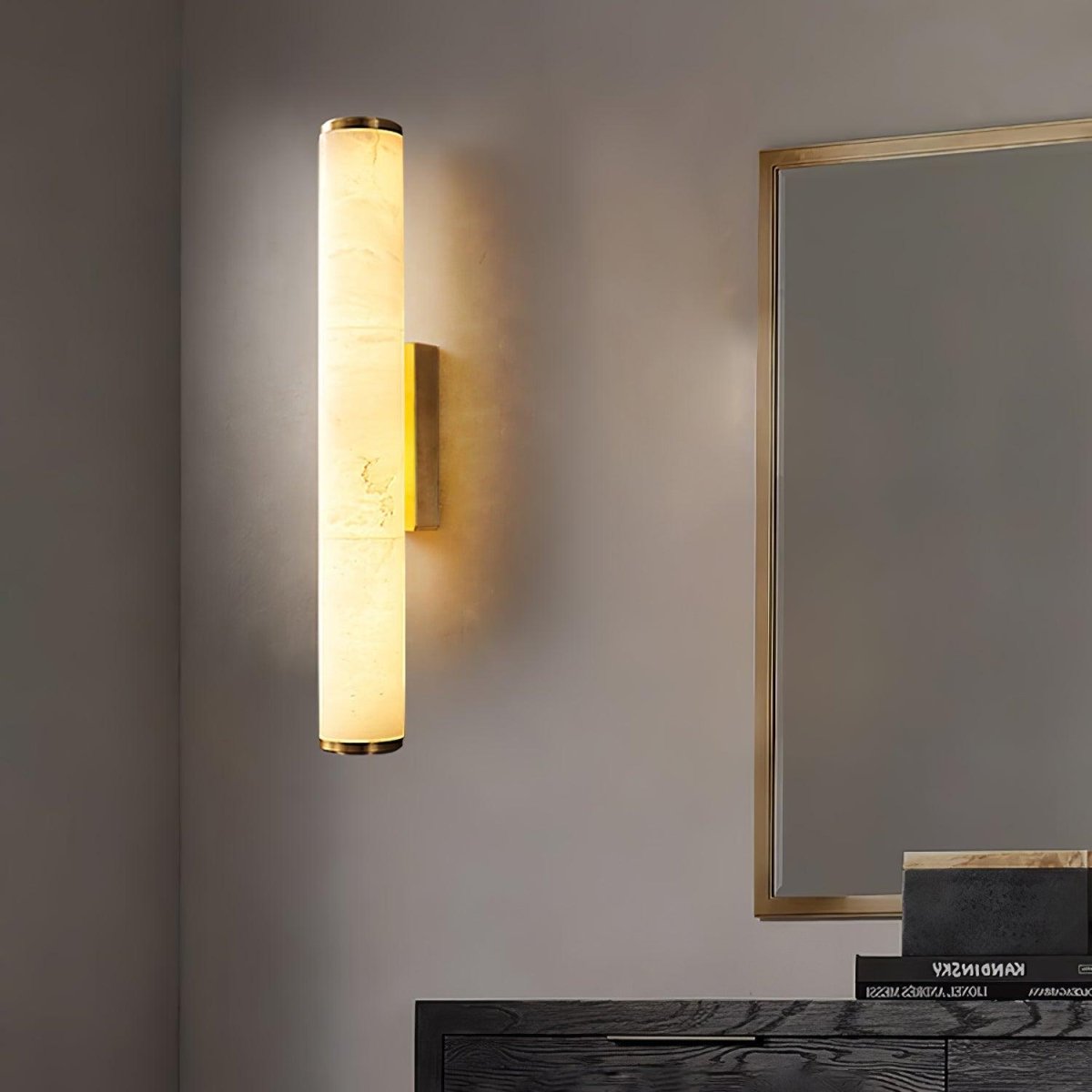 Moderne Wandleuchte mit Alabasterrohr – ein LED-Leuchtmittel