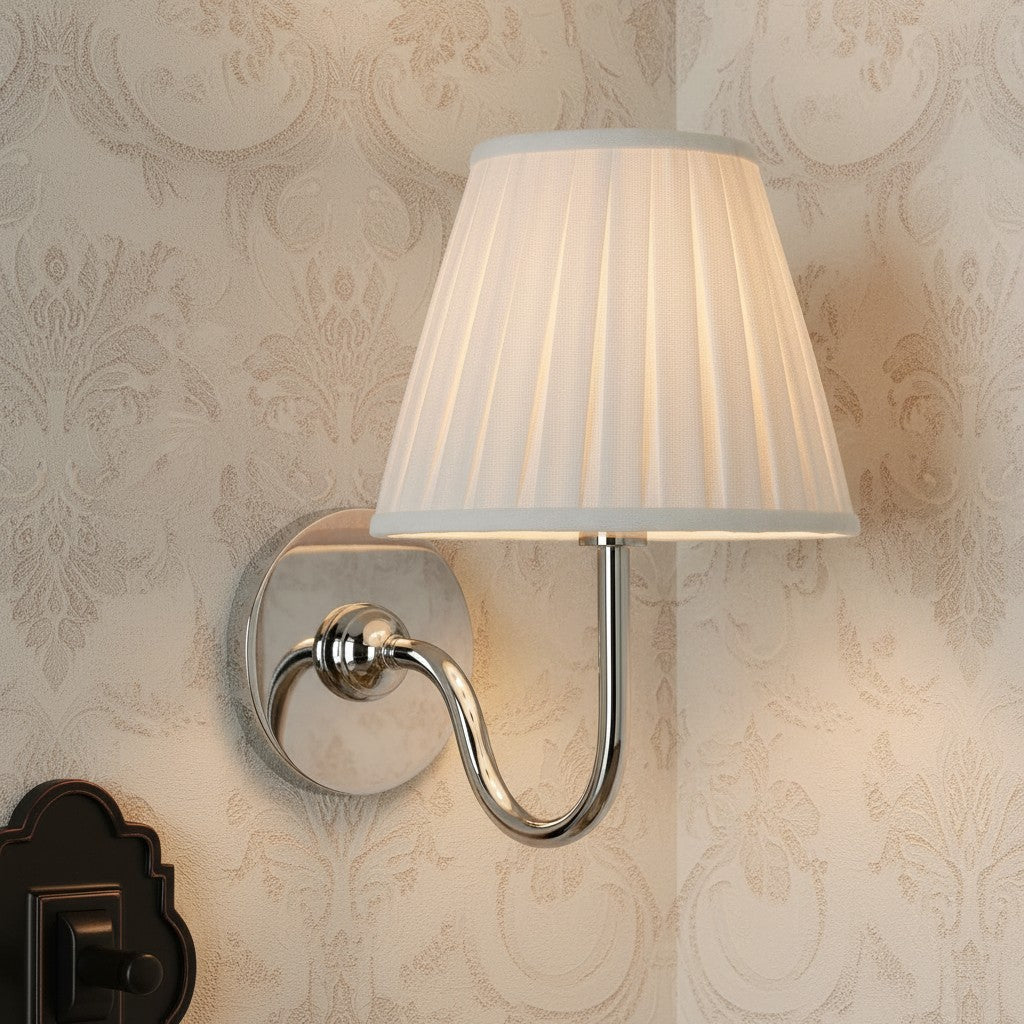 Wandlamp met geplooide lampenkap – rustieke lamp van metaal & linnen