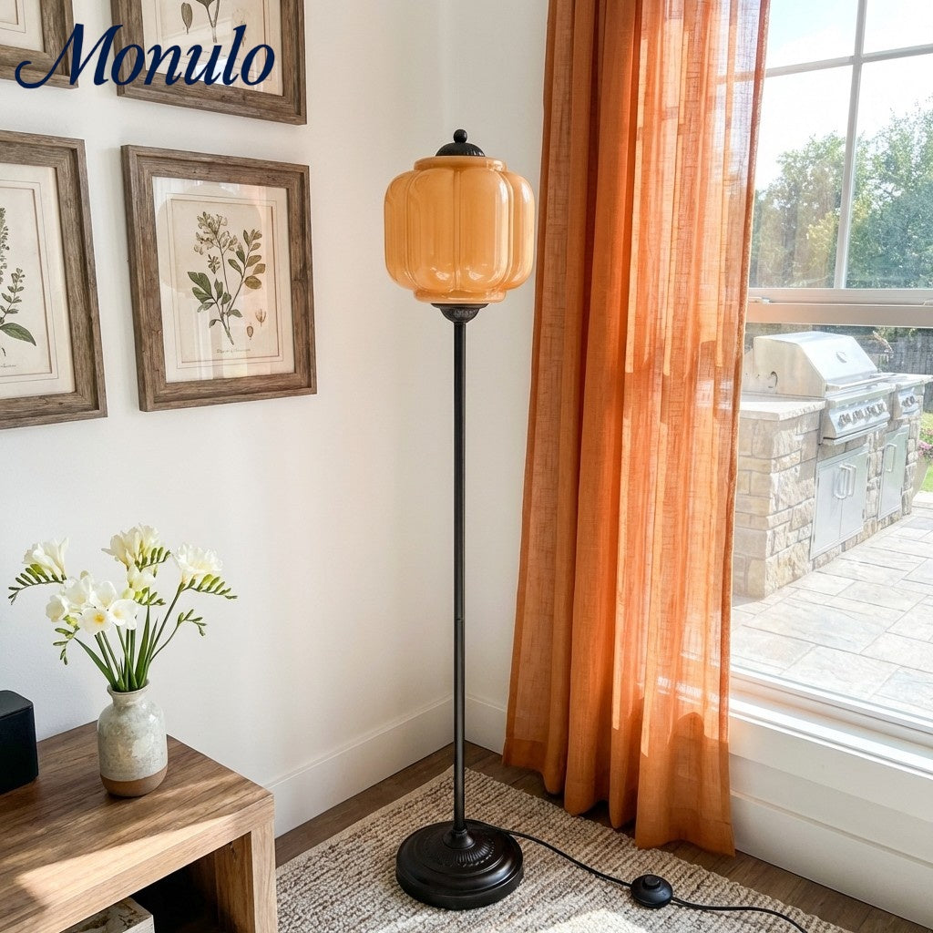 Glas-Stehlampe in Kürbisform — retro-inspirierter organischer Stil