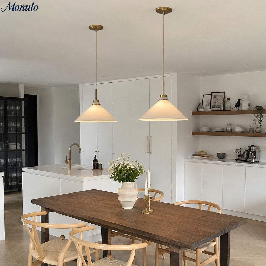 Kegelförmige Pendelleuchte — dimmbarer Landhausstil