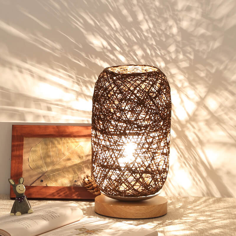 Lampe de table japandi — rotin naturel et finition bois