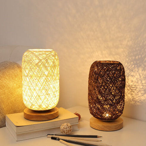 Lampe de table japandi — rotin naturel et finition bois