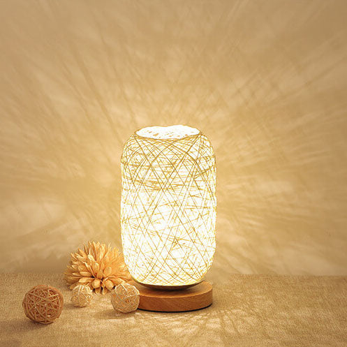 Lampe de table japandi — rotin naturel et finition bois