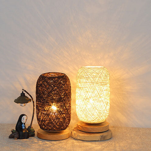 Lampe de table japandi — rotin naturel et finition bois