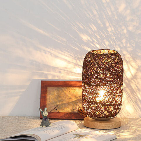 Lampe de table japandi — rotin naturel et finition bois