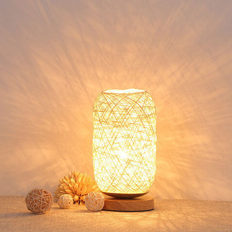 Lampe de table japandi — rotin naturel et finition bois