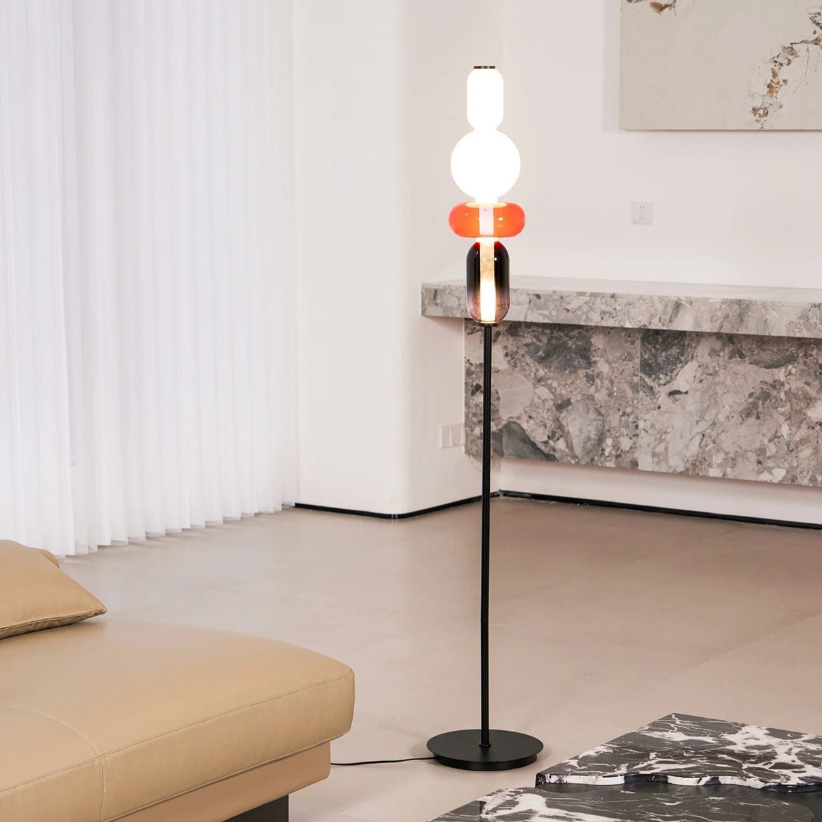 LED-golvlampa i glas, 130 eller 160 cm, röd vit svart