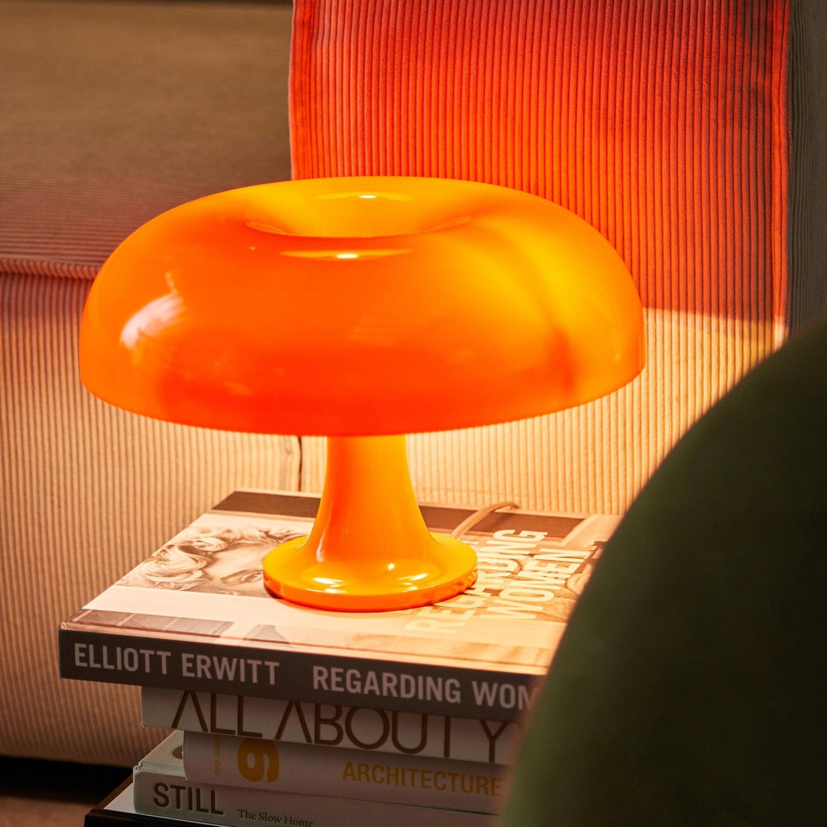 Retro lampa stołowa w kształcie grzybka — ściemniane, ciepłe białe światło