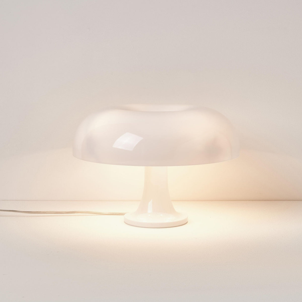 Retro lampa stołowa w kształcie grzybka — ściemniane, ciepłe białe światło