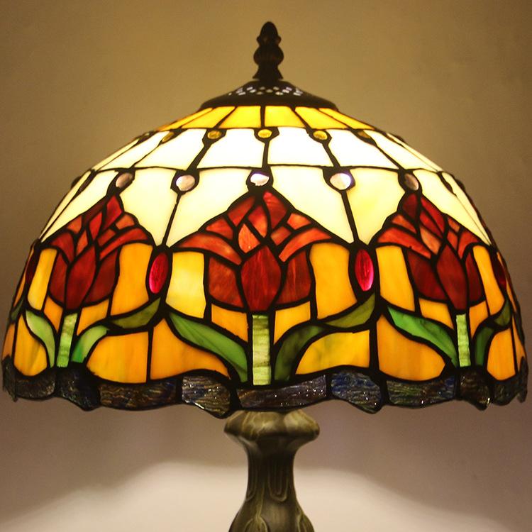 Tiffany-Tischlampe aus Buntglas - 45cm E26, Glas und Metall