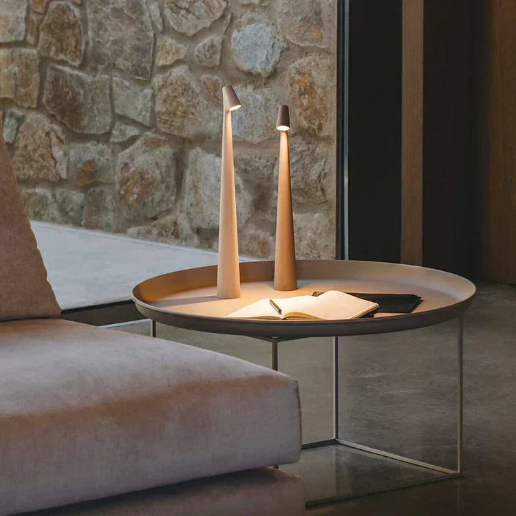 Lampă de masă LED cu intensitate reglabilă — Finisaj elegant, lumină caldă