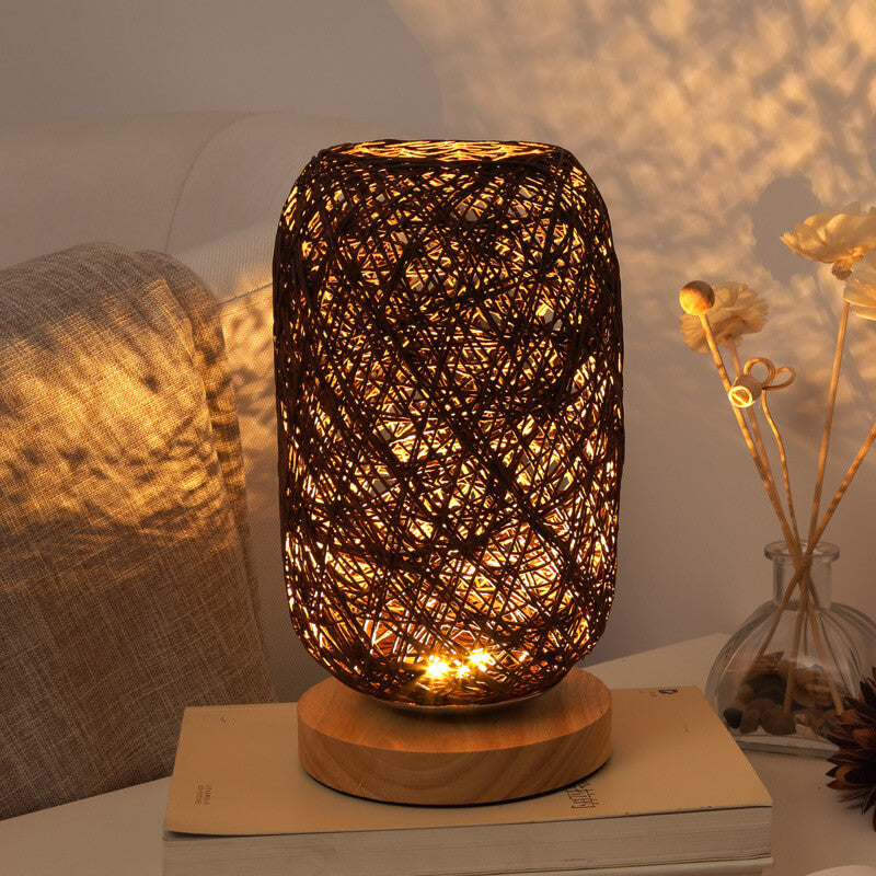 Lampe de table japandi — rotin naturel et finition bois