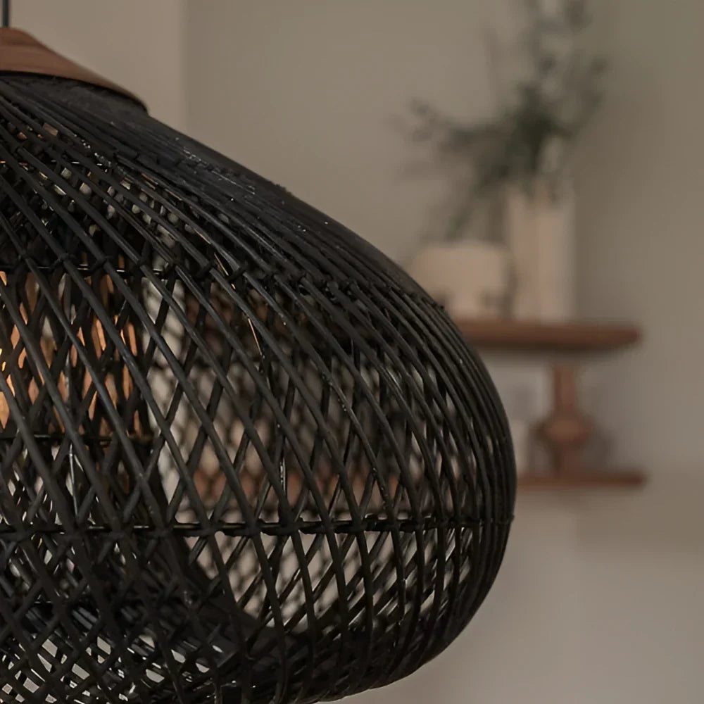 Lampă suspendată din ratan, lucrată manual - decor Japandi boho