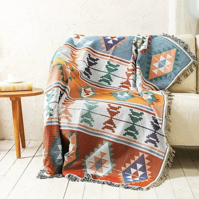 Värikäs jacquard-torkkupeitto — pehmeää puuvilla-polyesteriä, hapsut