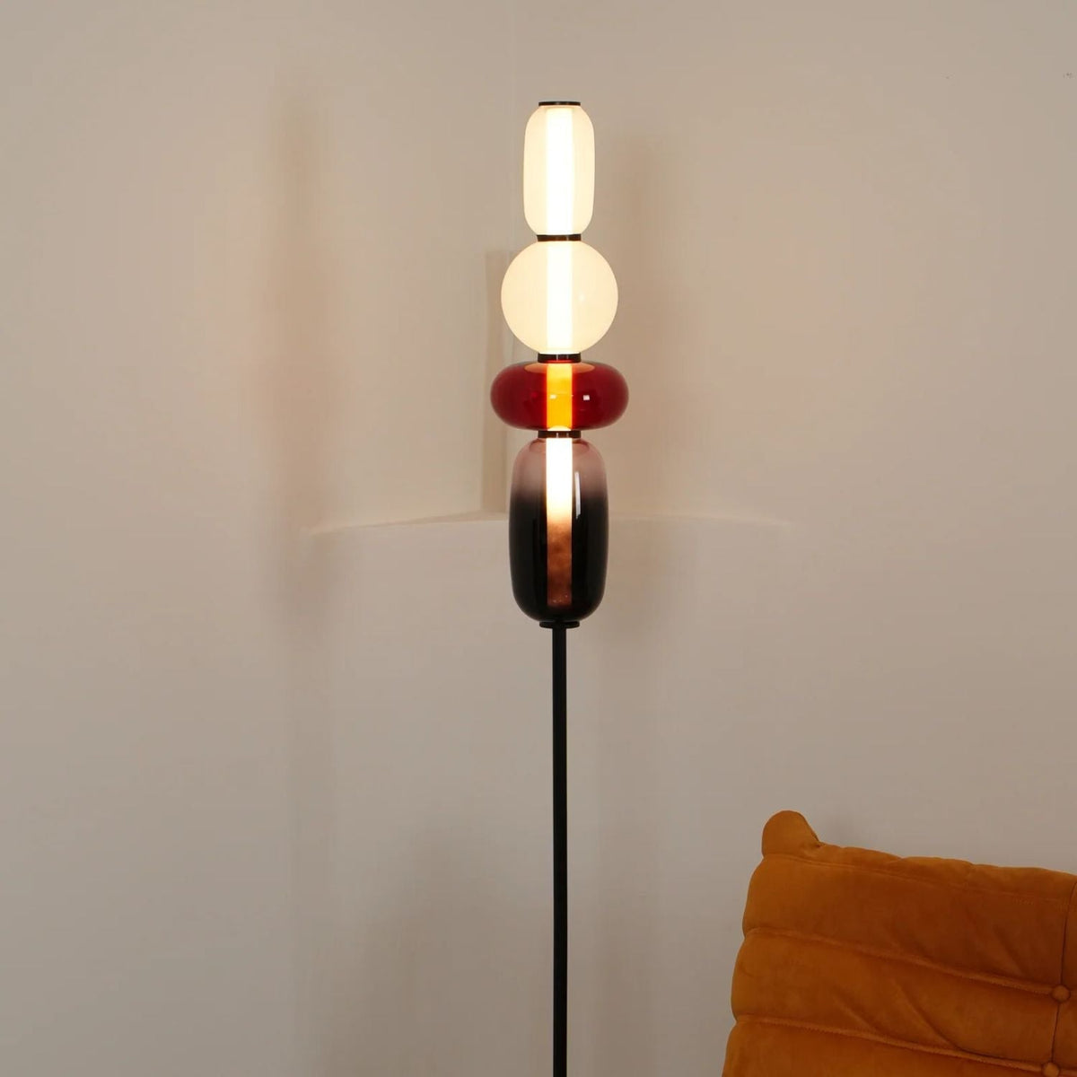 LED-golvlampa i glas, 130 eller 160 cm, röd vit svart
