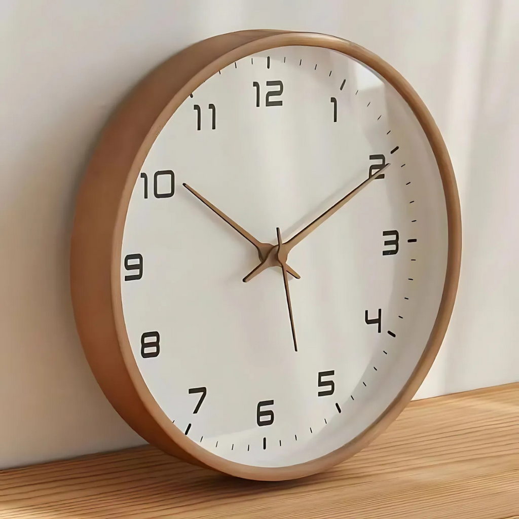 Scandinavische houten wandklok — stil quartzuurwerk, Ø25/30 cm