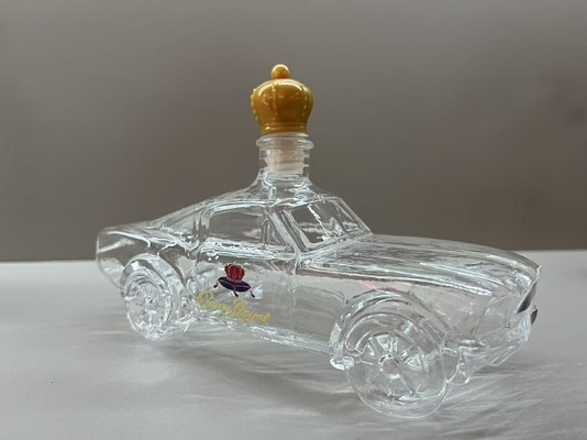 Whiskykaraf in de vorm van een auto, Mustang-stijl, glazen fles voor sterke drank
