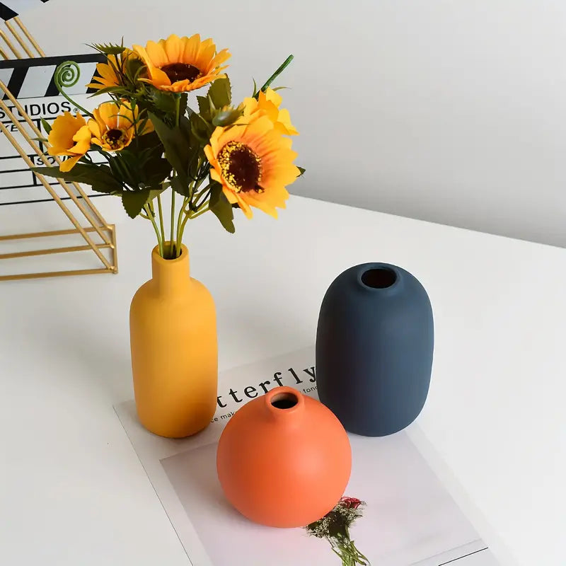 Keramikvase — handbemalt mit skandinavischen Motiven