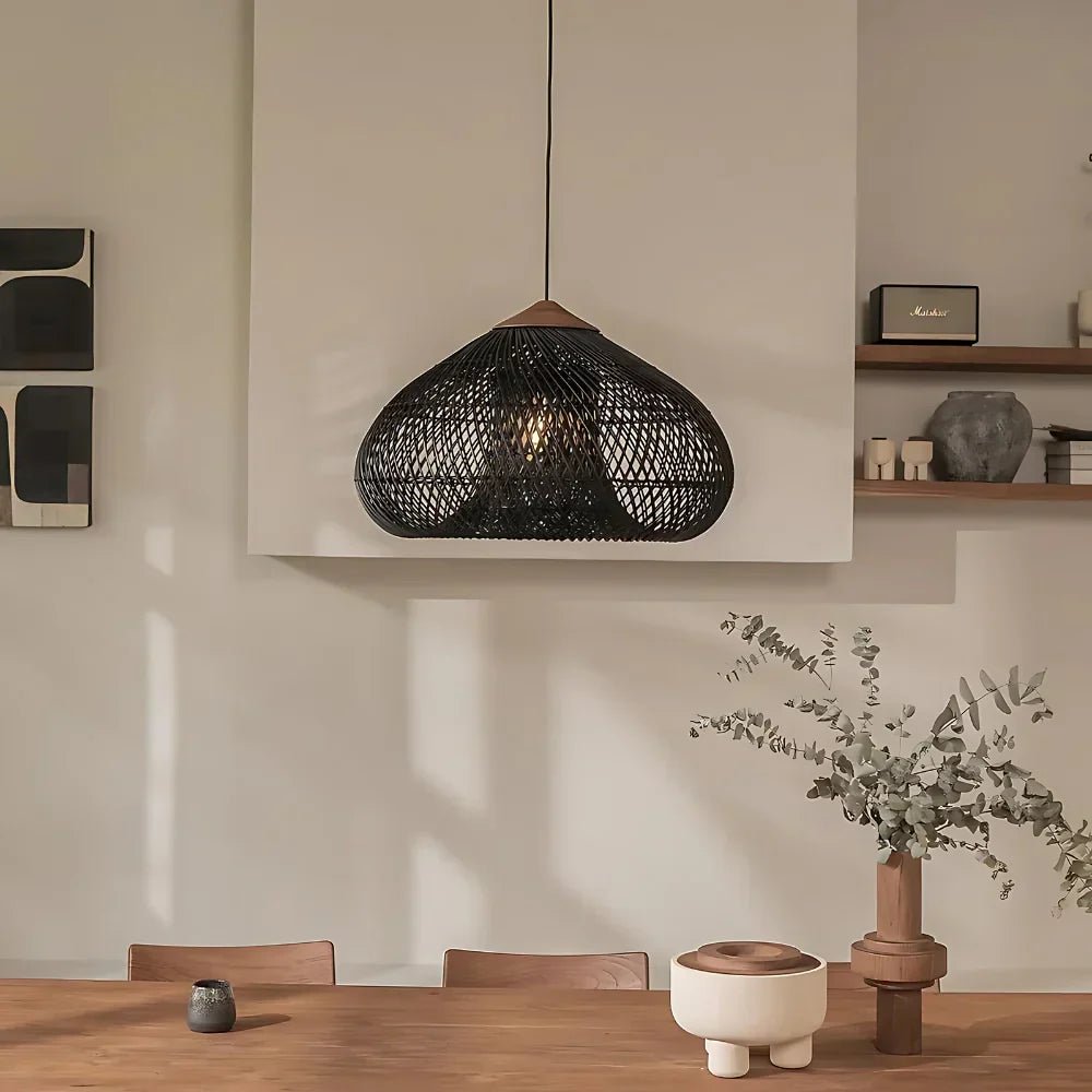 Lampă suspendată din ratan, lucrată manual - decor Japandi boho
