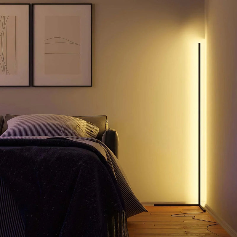 142 cm LED-gulvlampe i aluminium — dæmpbar med fjernbetjening