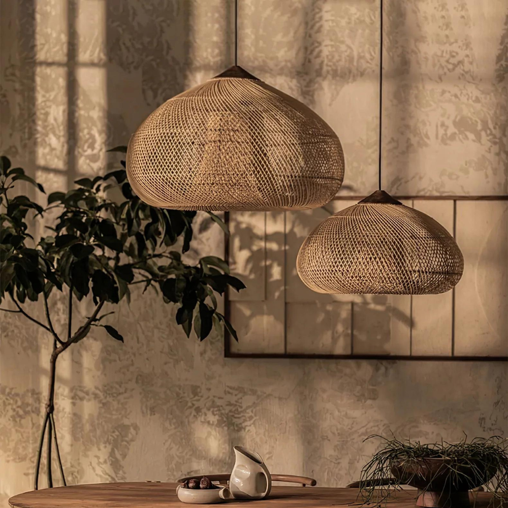 Lampă suspendată din ratan, lucrată manual - decor Japandi boho