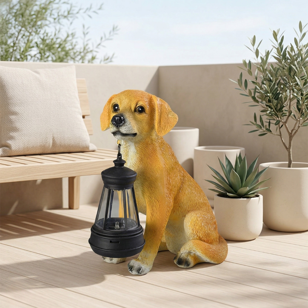 Estátua canina alimentada por energia solar — Leve, carregamento à luz do dia, brilho quente noturno