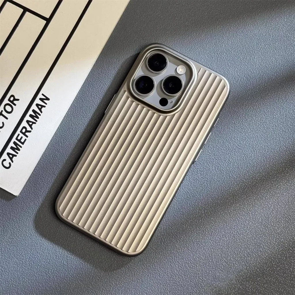Ultradünne, stoßfeste iPhone-13–16-Pro-Max-Hülle mit Titanoptik