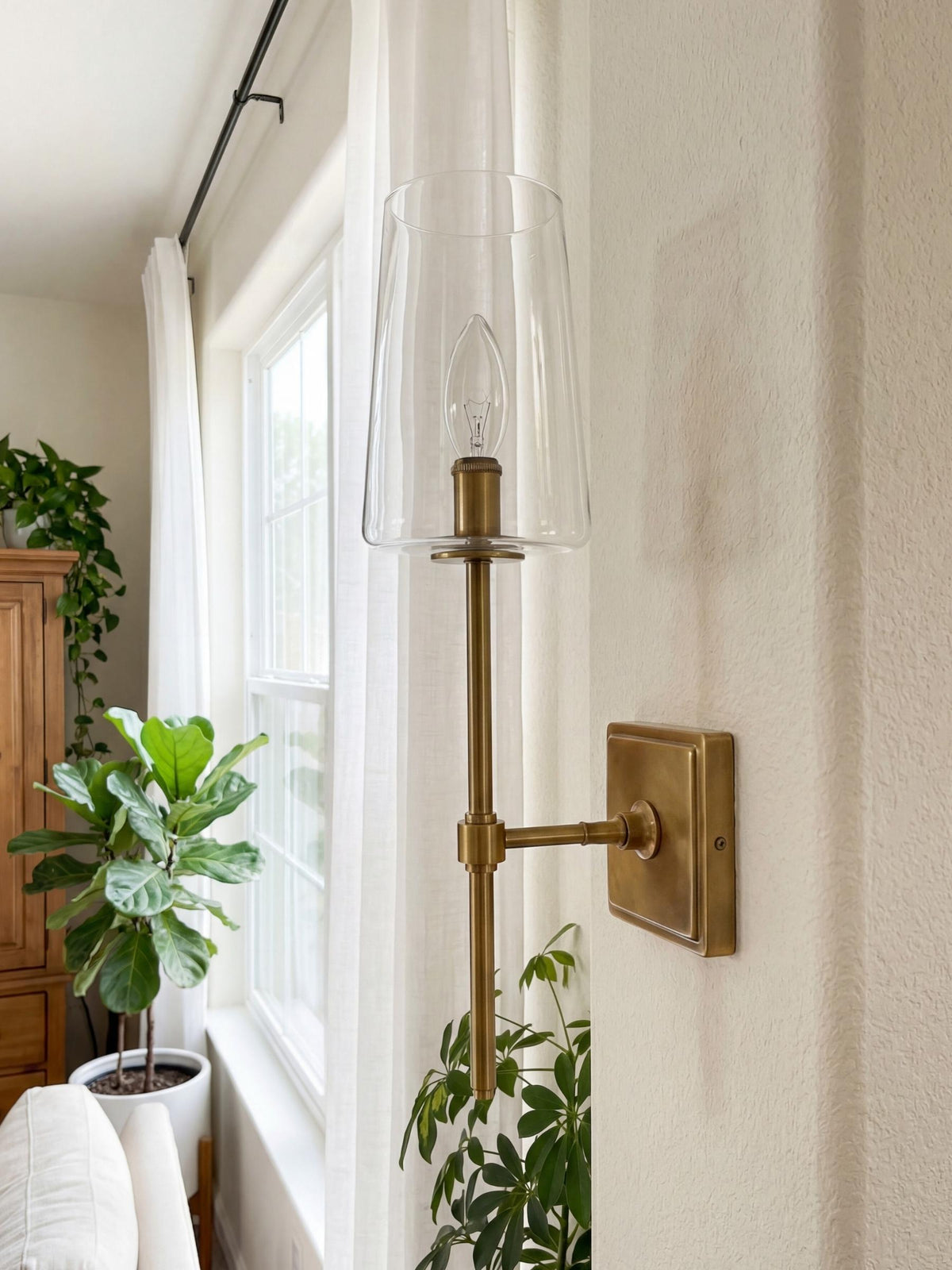 Wandlamp van helder glas — configuratie van één tot drie lampen