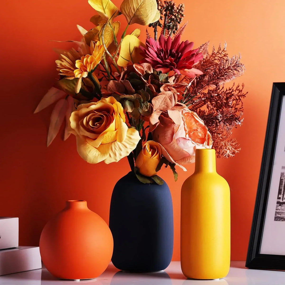 Keramikvase — handbemalt mit skandinavischen Motiven