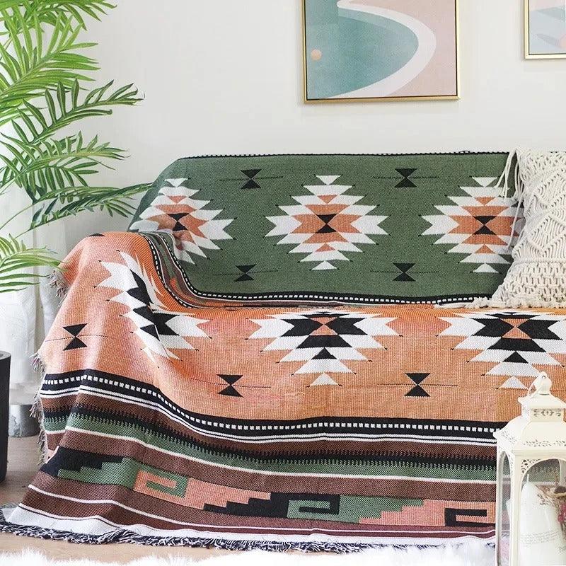 Värikäs jacquard-torkkupeitto — pehmeää puuvilla-polyesteriä, hapsut