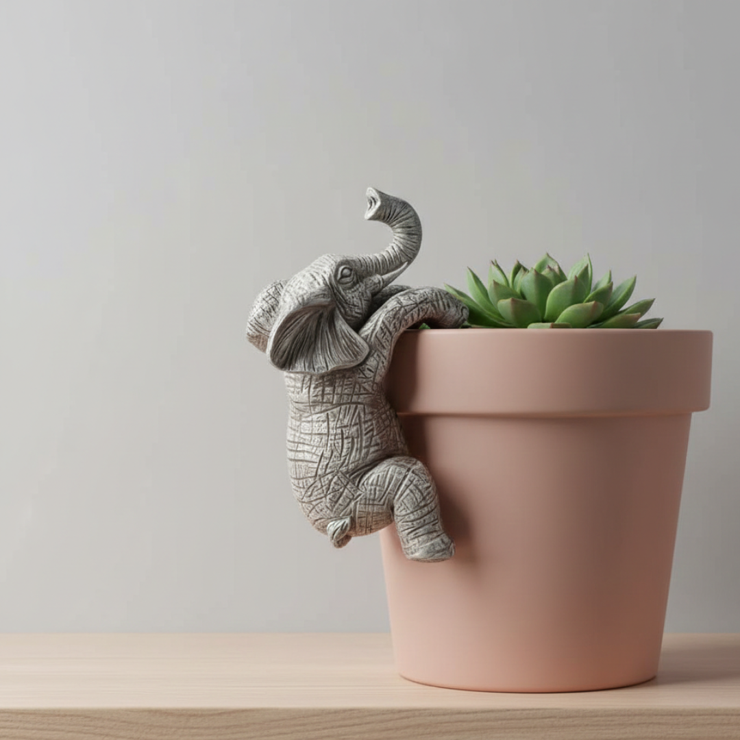 Verspielte Skulptur eines Elefanten in Kletterpose — Zur Wandmontage oder freistehenden Aufstellung