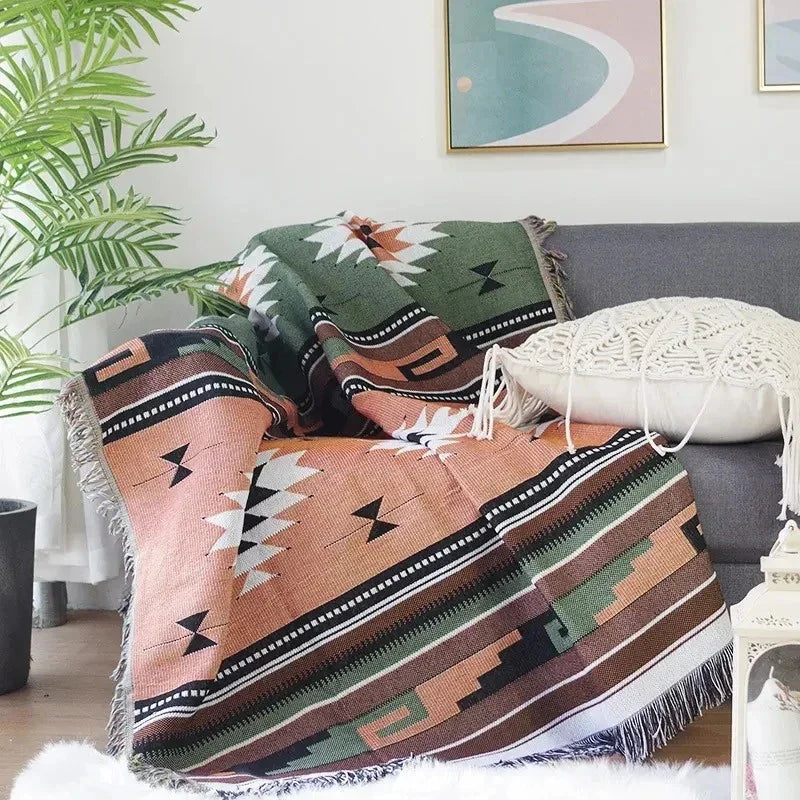 Värikäs jacquard-torkkupeitto — pehmeää puuvilla-polyesteriä, hapsut