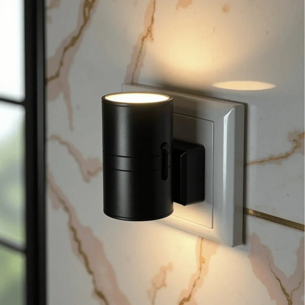 Dimbar vägglampa med stickkontakt — svart och vit LED-nattlampa